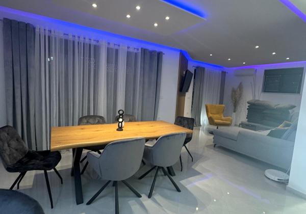 EXKLUZÍVNA NOVOSTAVBA S BAZÉNOM - OSTROV VIR, CHORVÁTSKO