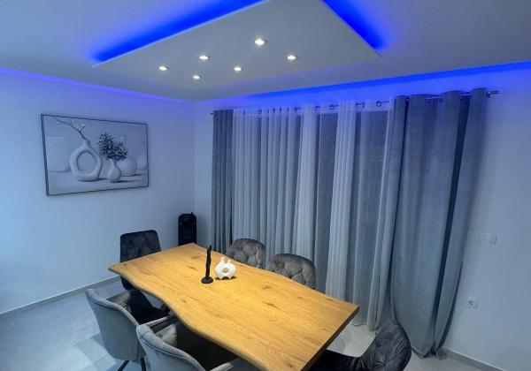 EXKLUZÍVNA NOVOSTAVBA S BAZÉNOM - OSTROV VIR, CHORVÁTSKO