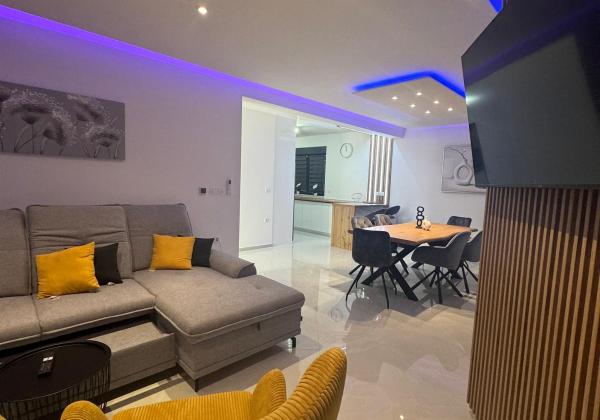 EXKLUZÍVNA NOVOSTAVBA S BAZÉNOM - OSTROV VIR, CHORVÁTSKO