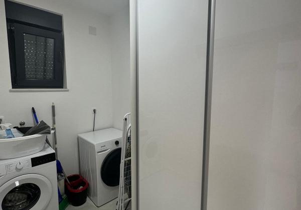 EXKLUZÍVNA NOVOSTAVBA S BAZÉNOM - OSTROV VIR, CHORVÁTSKO