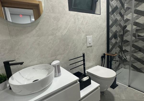 EXKLUZÍVNA NOVOSTAVBA S BAZÉNOM - OSTROV VIR, CHORVÁTSKO