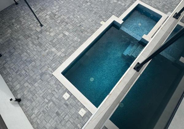 EXKLUZÍVNA NOVOSTAVBA S BAZÉNOM - OSTROV VIR, CHORVÁTSKO