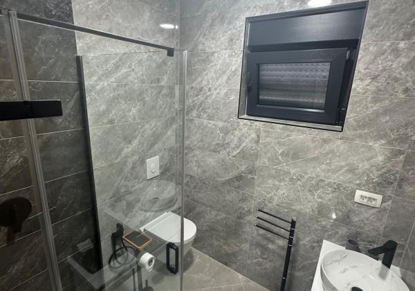 EXKLUZÍVNA NOVOSTAVBA S BAZÉNOM - OSTROV VIR, CHORVÁTSKO