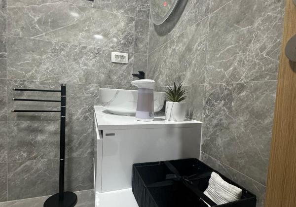 EXKLUZÍVNA NOVOSTAVBA S BAZÉNOM - OSTROV VIR, CHORVÁTSKO