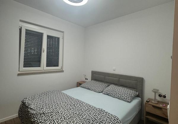 Chorvátsko - Apartmán 3x spálňa so záhradou a zariadením