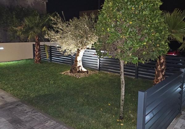 Chorvátsko - Apartmán 3x spálňa so záhradou a zariadením