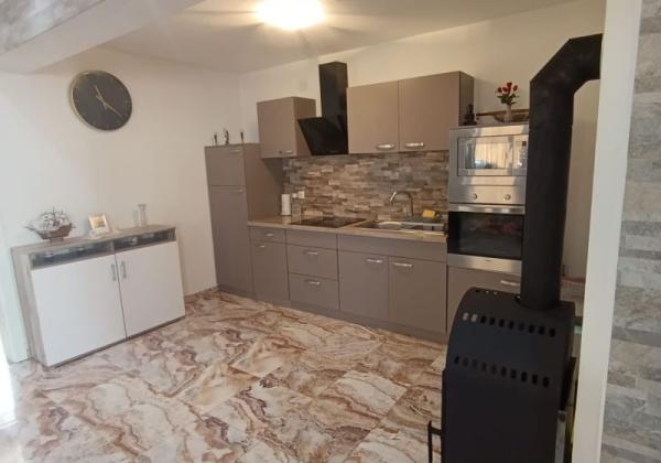 Chorvátsko -ostrov Vir - Na predaj útulný kompletne zariadený apartmán