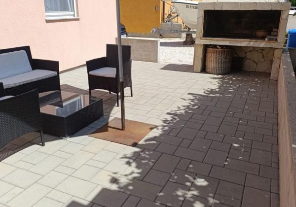 Chorvátsko -ostrov Vir - Na predaj útulný kompletne zariadený apartmán