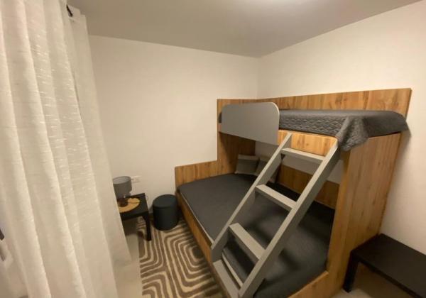 CHORVÁTSKO, PRIVLAKA - MODERNÝ APARTMÁN S VÝHĽADOM NA MORE LEN 150 M OD PLÁŽE