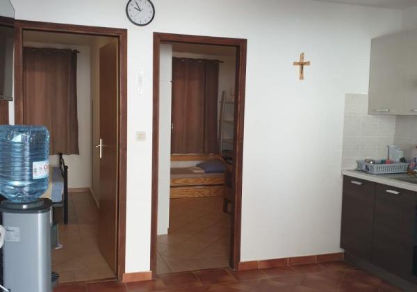 Chorvátsko, ostrov Vir - Na predaj útulný trojizbový apartmán len 30m od mora!