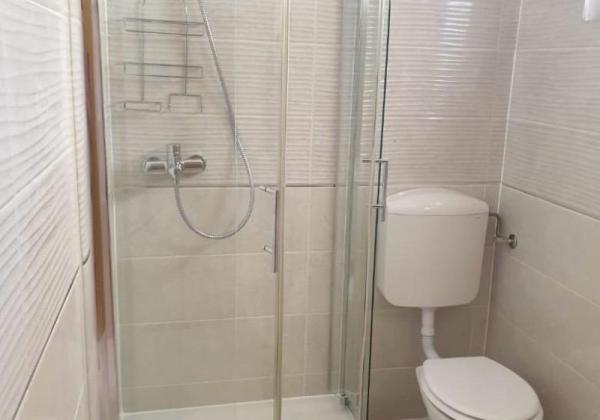 Chorvátsko, ostrov Vir - Na predaj útulný trojizbový apartmán len 30m od mora!