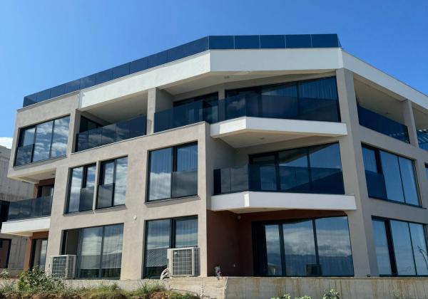 Chorvátsko - Na predaj novostavba apartmánu v prvej rade od mora