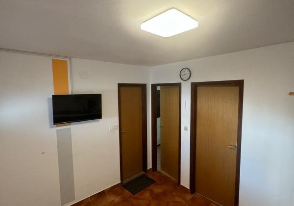 Chorvátsko , ostrov Vir - Na predaj prízemný apartmán len 70m od mora