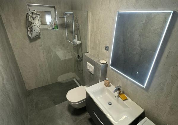 Chorvátsko , ostrov Vir - Na predaj prízemný apartmán len 70m od mora