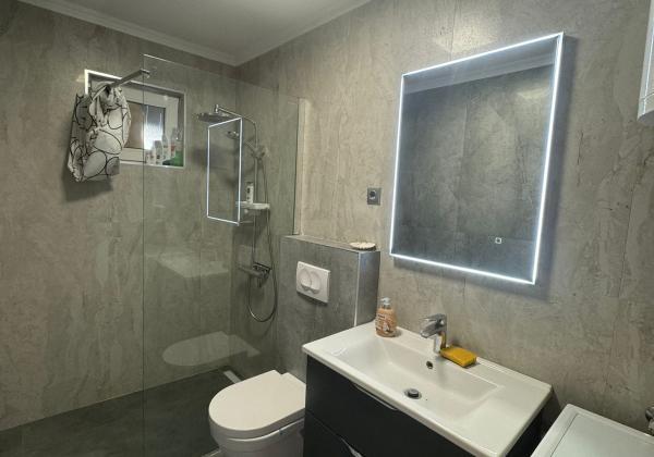 Chorvátsko , ostrov Vir - Na predaj prízemný apartmán len 70m od mora