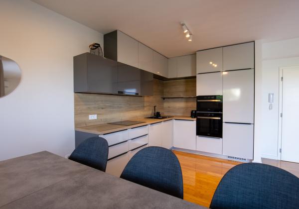 Chorvátsko - Luxusný Apartmán pri Mori so Záhradou a Garážou – Zadar, Diklo