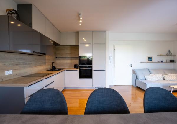 Chorvátsko - Luxusný Apartmán pri Mori so Záhradou a Garážou – Zadar, Diklo