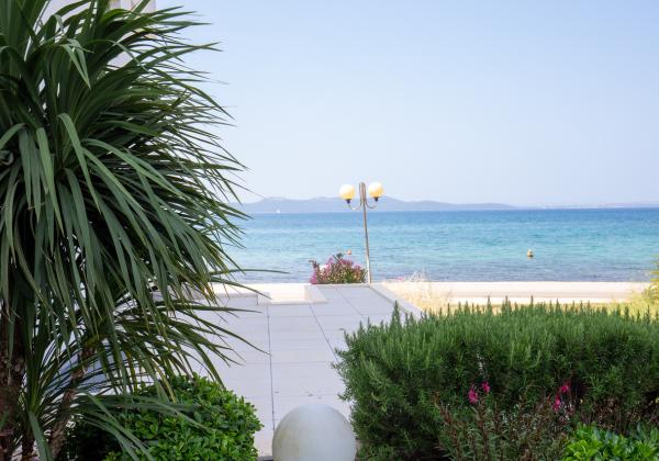 Chorvátsko - Luxusný Apartmán pri Mori so Záhradou a Garážou – Zadar, Diklo