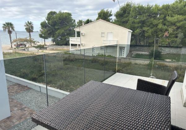 Chorvátsko , ostrov Vir - Na predaj trojizbový apartmán s výhľadom na more