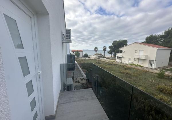 Chorvátsko , ostrov Vir - Na predaj trojizbový apartmán s výhľadom na more