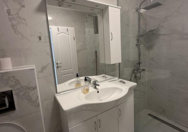 Chorvátsko , ostrov Vir - Na predaj trojizbový apartmán s výhľadom na more