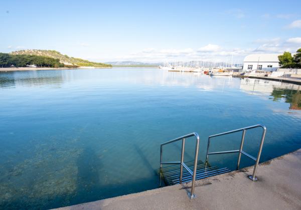 Chorvátsko, ostrov Murter - Exluzívne na predaj prízemný rodinný dom pri pláži