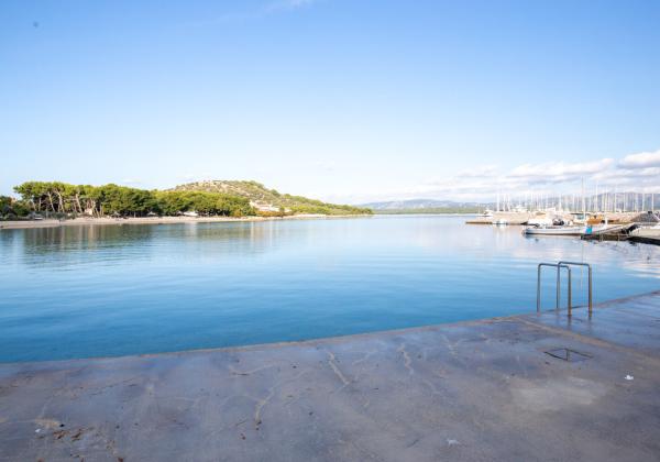 Chorvátsko, ostrov Murter - Exluzívne na predaj prízemný rodinný dom pri pláži