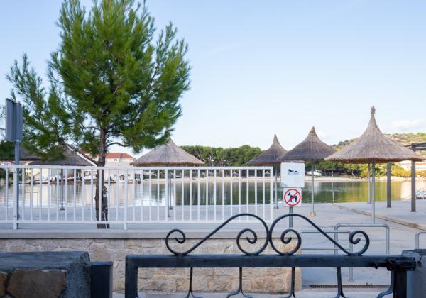 Chorvátsko, ostrov Murter - Exluzívne na predaj prízemný rodinný dom pri pláži