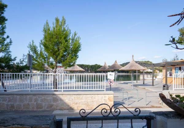 Chorvátsko, ostrov Murter - Exluzívne na predaj prízemný rodinný dom pri pláži