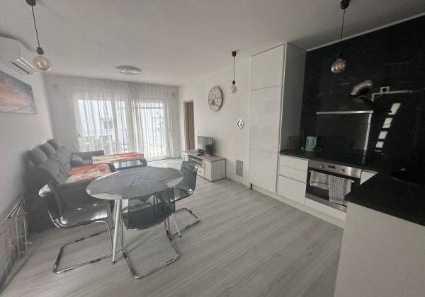 CHORVÁTSKO : VIR – PRÍZEMNÝ APARTMÁN S TERASOU, IBA 70 M OD MORA!