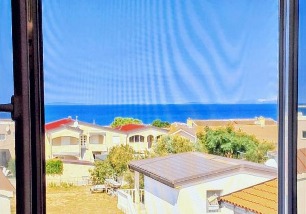 CHORVÁTSKO, OSTROV VIR  NA PREDAJ ŠTÝLOVÝ APARTMÁN S VÝHĽADOM NA MORE