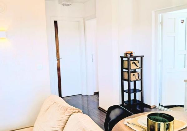 CHORVÁTSKO, OSTROV VIR  NA PREDAJ ŠTÝLOVÝ APARTMÁN S VÝHĽADOM NA MORE