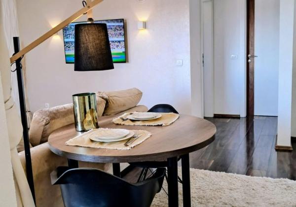 CHORVÁTSKO, OSTROV VIR  NA PREDAJ ŠTÝLOVÝ APARTMÁN S VÝHĽADOM NA MORE