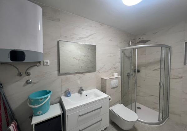 Chorvátsko, ostrov Vir - Na predaj novostavba apartmánu s vlastnou záhradou za TOP cenu!