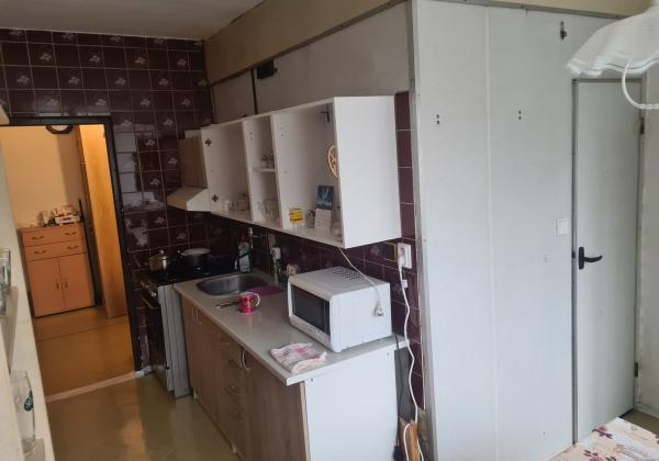 Pôvodný 2-izbový byt s južnou loggiou a nízkymi nákladmi – centrum Brezna - PREDAJ