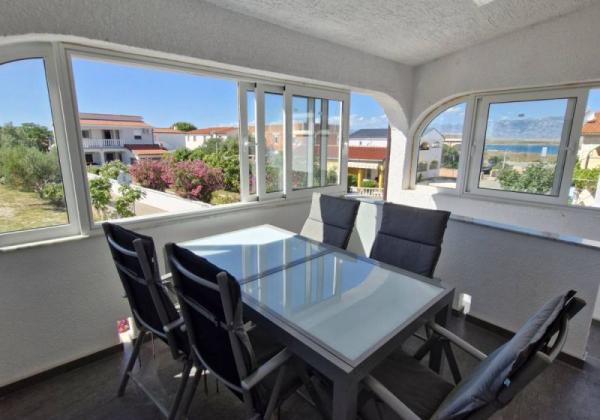 Chorvátsko, ostrov Vir - Na predaj priestranný apartmán s výhľadom na more!