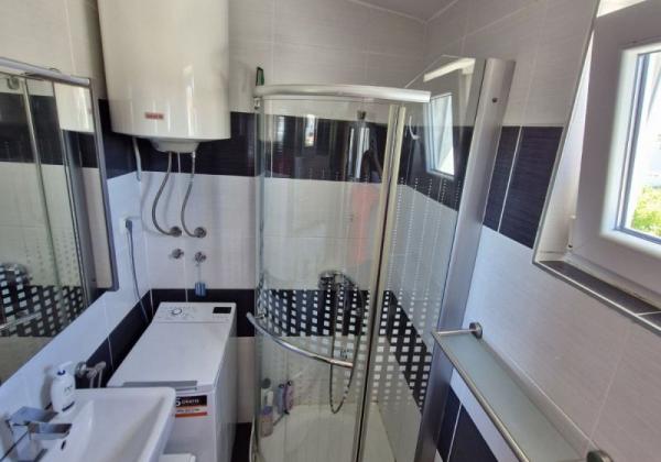 Chorvátsko, ostrov Vir - Na predaj priestranný apartmán s výhľadom na more!