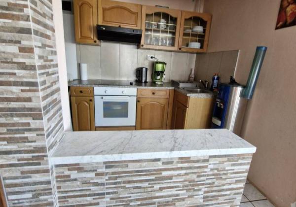 Chorvátsko, ostrov Vir - Na predaj priestranný apartmán s výhľadom na more!