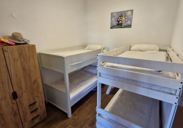 Chorvátsko, ostrov Vir - Na predaj priestranný apartmán s výhľadom na more!