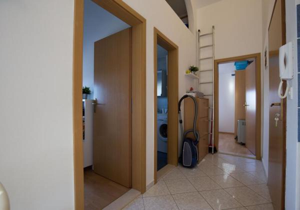 Chorvátsko , Petrčane - Na predaj zariadený apartmán s terasou