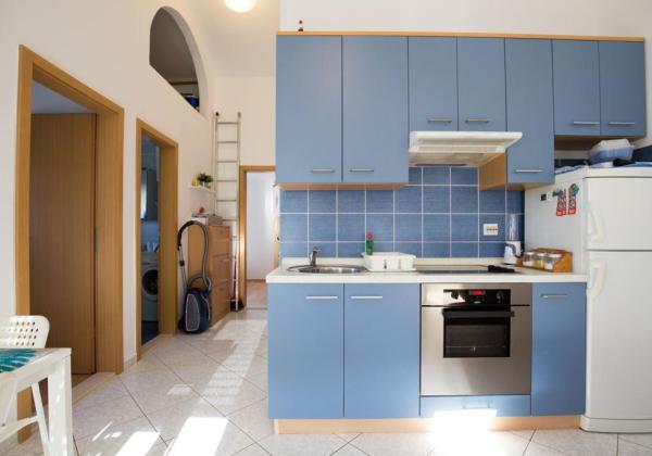 Chorvátsko , Petrčane - Na predaj zariadený apartmán s terasou