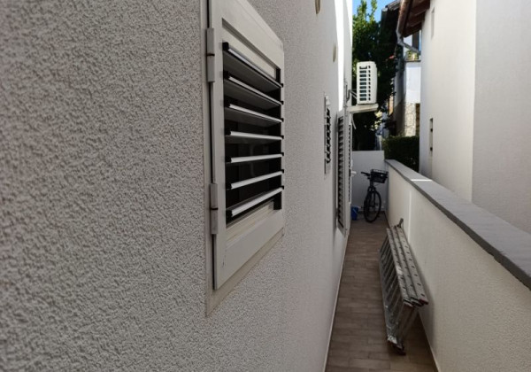 Chorvátsko - Na predaj dom s dvoma apartmánmi len 90 m od mora – Vrsi!