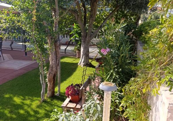 Chorvátsko - Na predaj dom s dvoma apartmánmi len 90 m od mora – Vrsi!