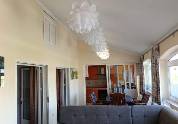 Chorvátsko - Na predaj dom s dvoma apartmánmi len 90 m od mora – Vrsi!
