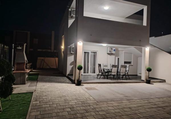 Na predaj dom 3x apartmán len 100m od mora - Chorvátsko -Privlaka