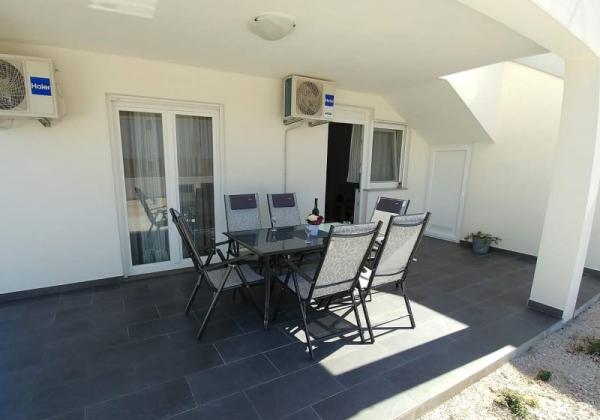 Na predaj dom 3x apartmán len 100m od mora - Chorvátsko -Privlaka