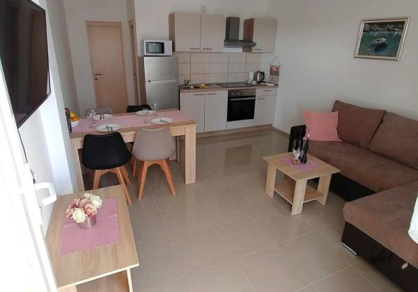 Na predaj dom 3x apartmán len 100m od mora - Chorvátsko -Privlaka