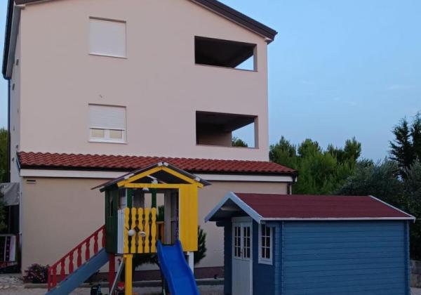 Chorvátsko - Trojizbový apartmán s bazénom a výhľadom na more