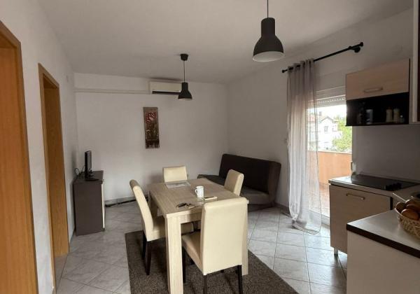 Chorvátsko - Apartmán s dvorom len 300m od mora na ostrove Vir