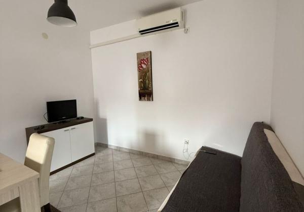 Chorvátsko - Apartmán s dvorom len 300m od mora na ostrove Vir